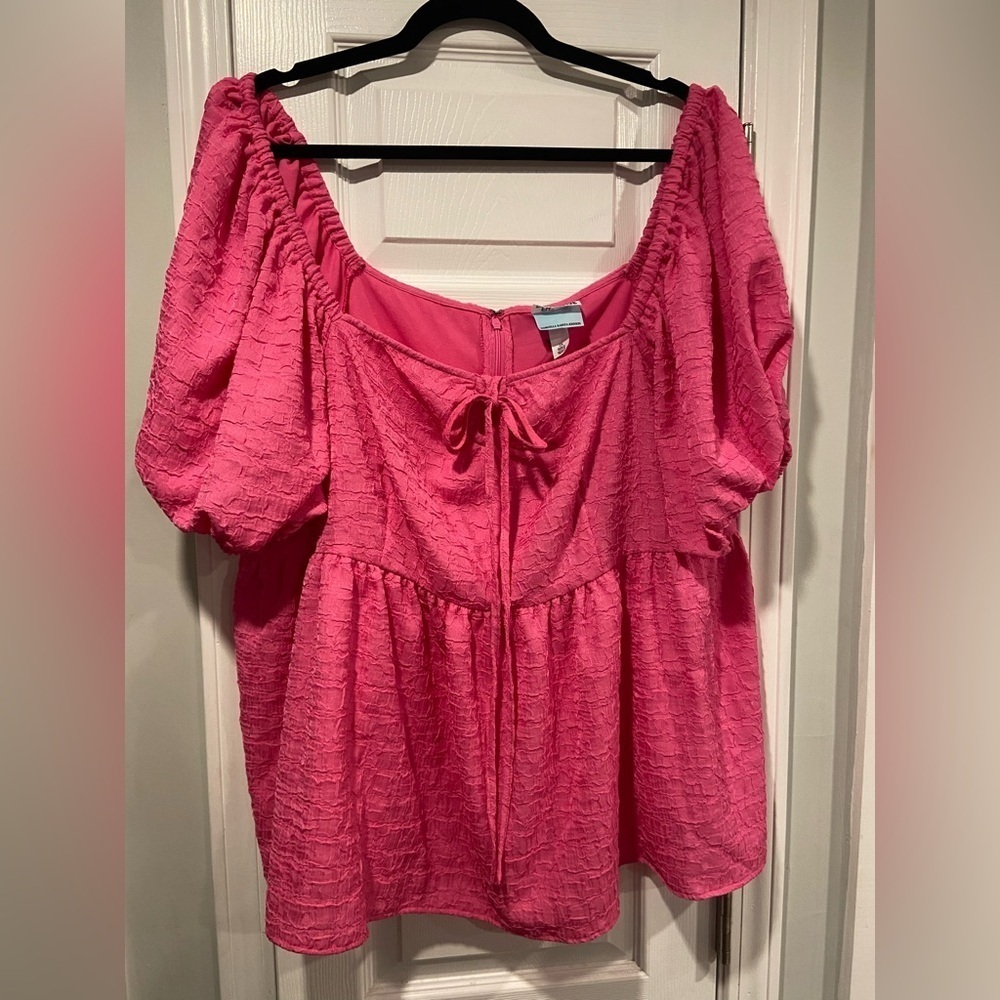NWT Future Collective Size 2X Pink Tie Neck Keyhole Puff Sleeve Ruffle Top Zip